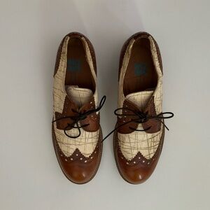 Women's Italian Oxford style shoes in two tone, WOW!